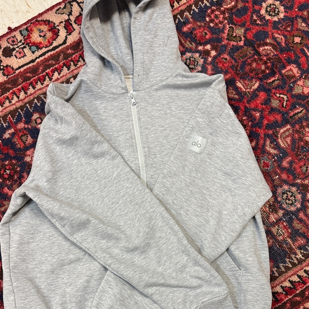 ALO Yoga Men's Light Gray Zip-Up Sweater
